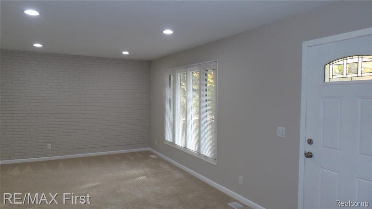 1445 Leon Road Walled Lake, MI 48390 - Photo 4 of 45 20171103_114753.jpg