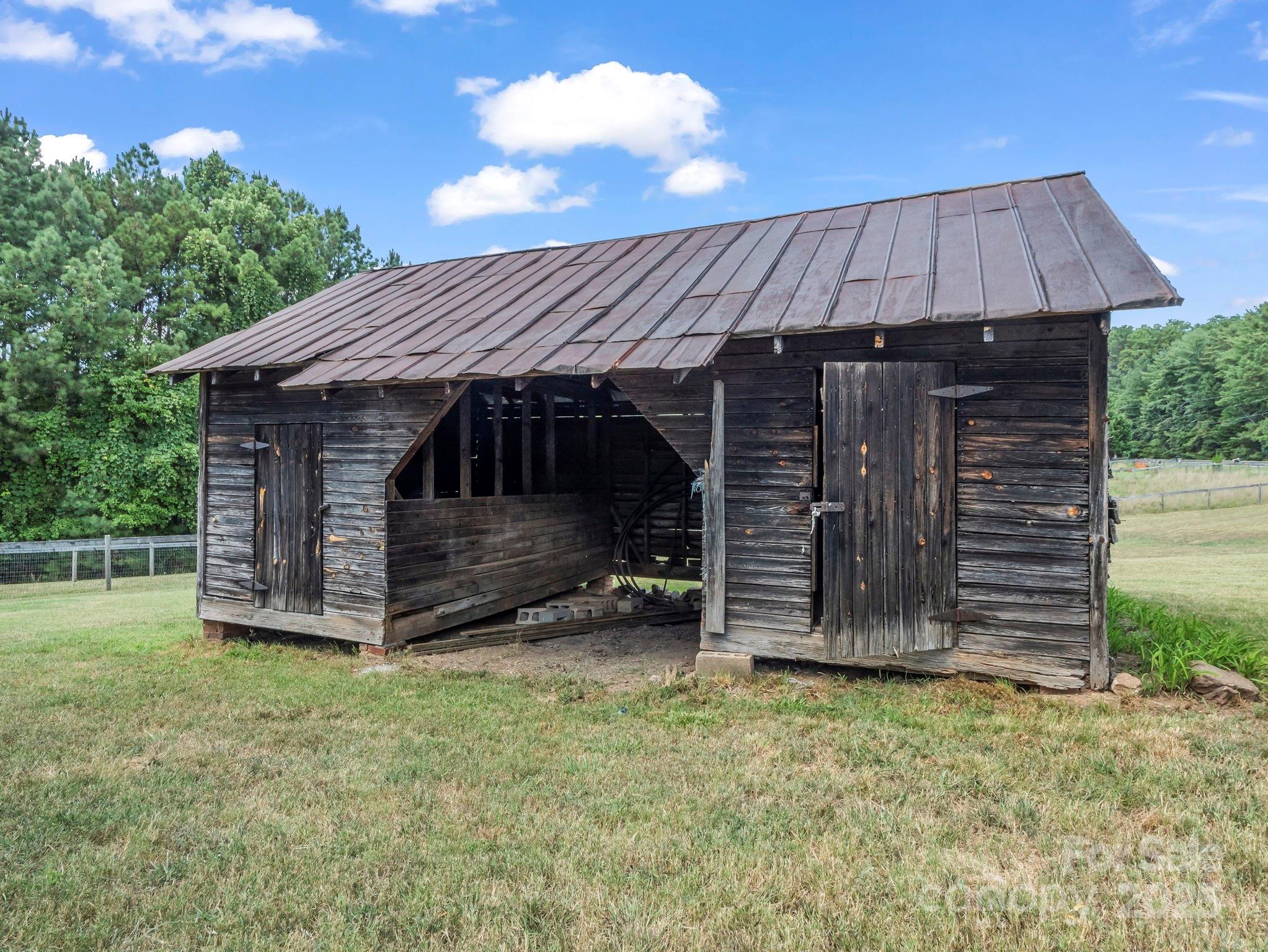5990 South Nc 9 Highway Tryon, NC 28782 - Photo 6 of 42 a view of a small house