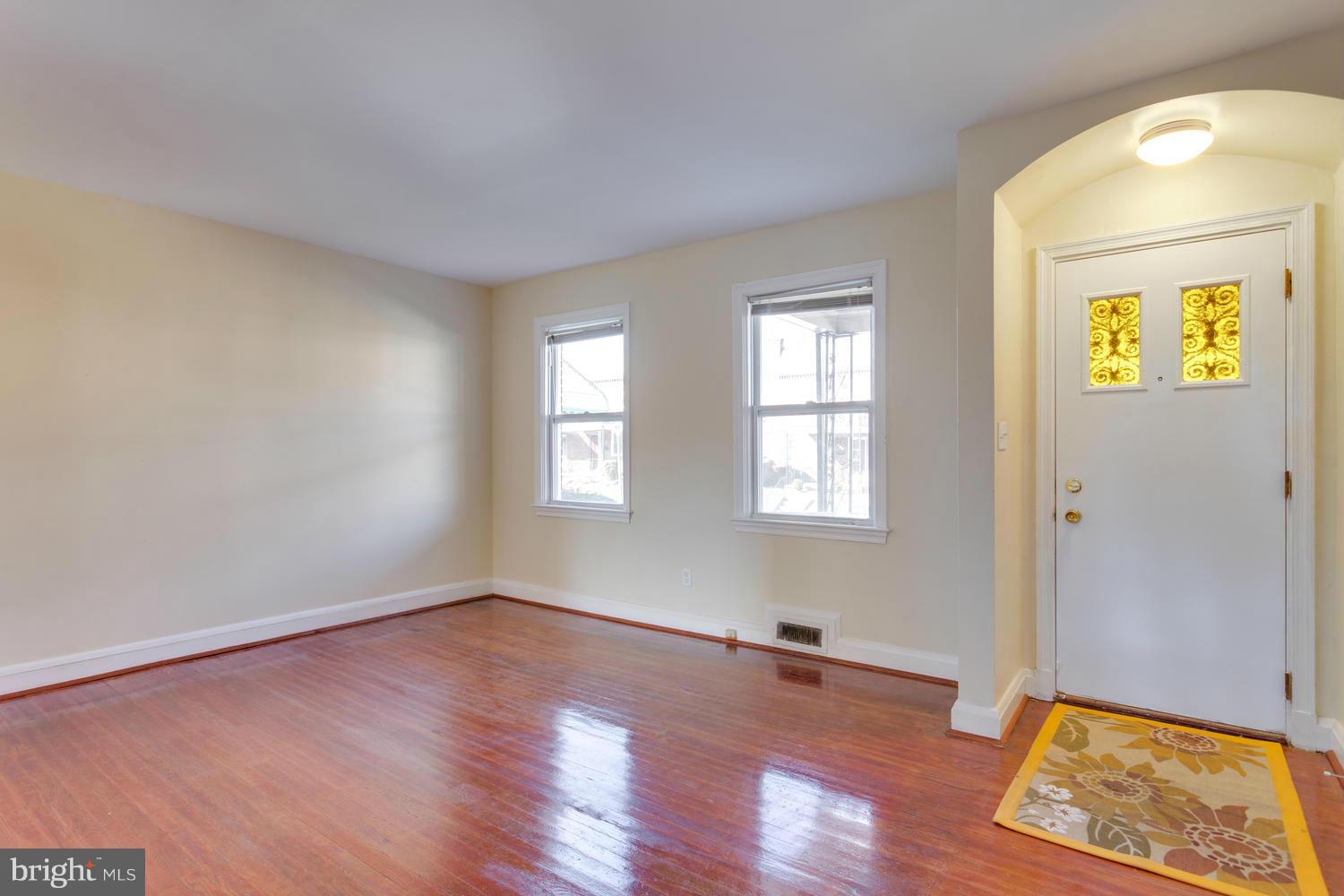 3917 Bareva Road Baltimore, MD 21215 - Photo 3 of 30 Living Room