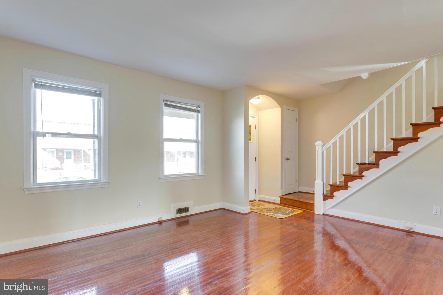 3917 Bareva Road Baltimore, MD 21215 - Photo 4 of 30 Living Room