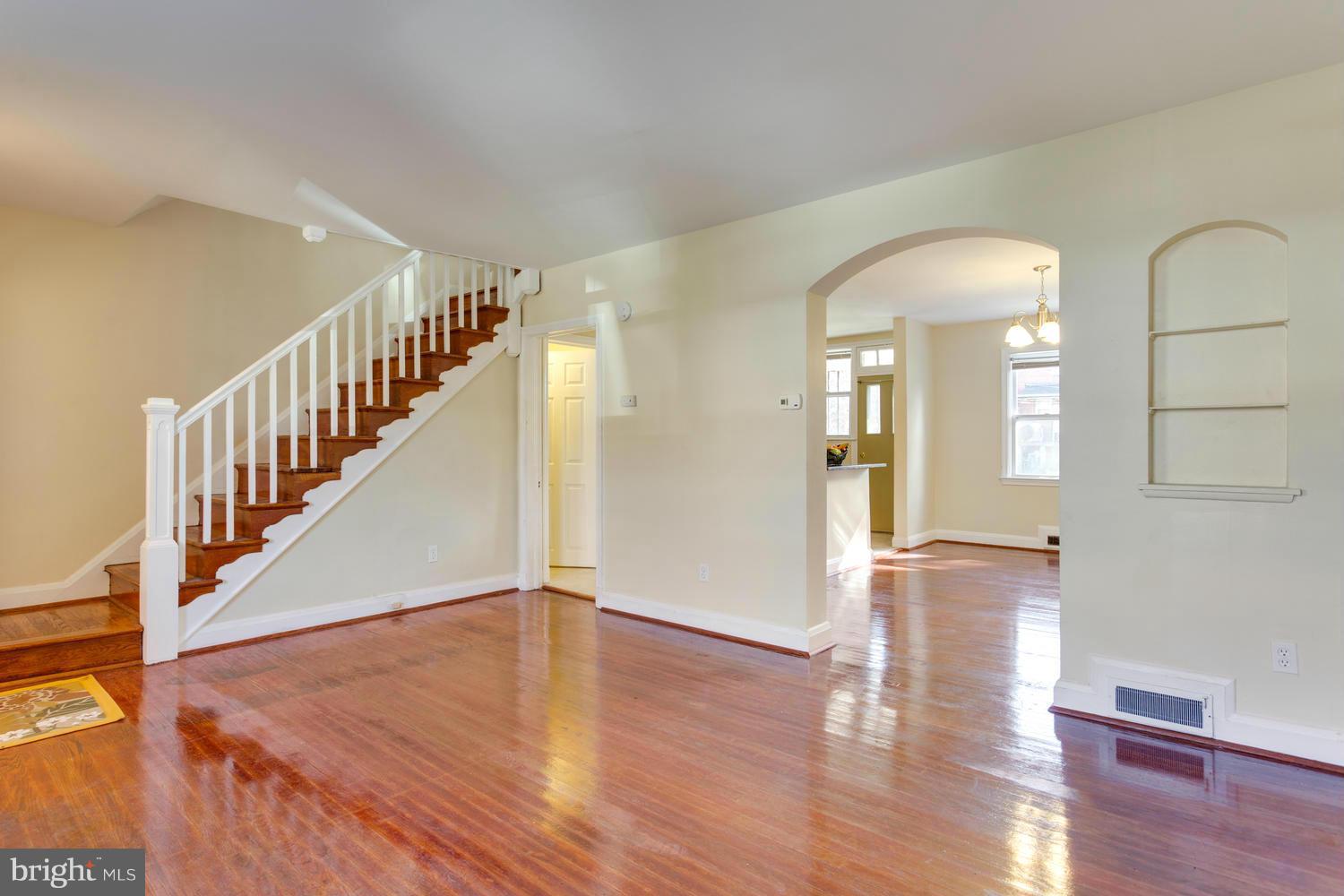 3917 Bareva Road Baltimore, MD 21215 - Photo 6 of 30 Living Room