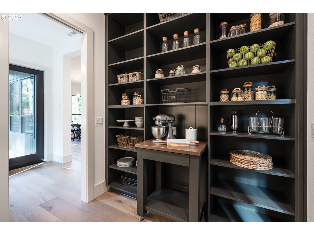850 Southwest York Road Lake Oswego, OR 97034 - Photo 12 of 27 Butler's Pantry