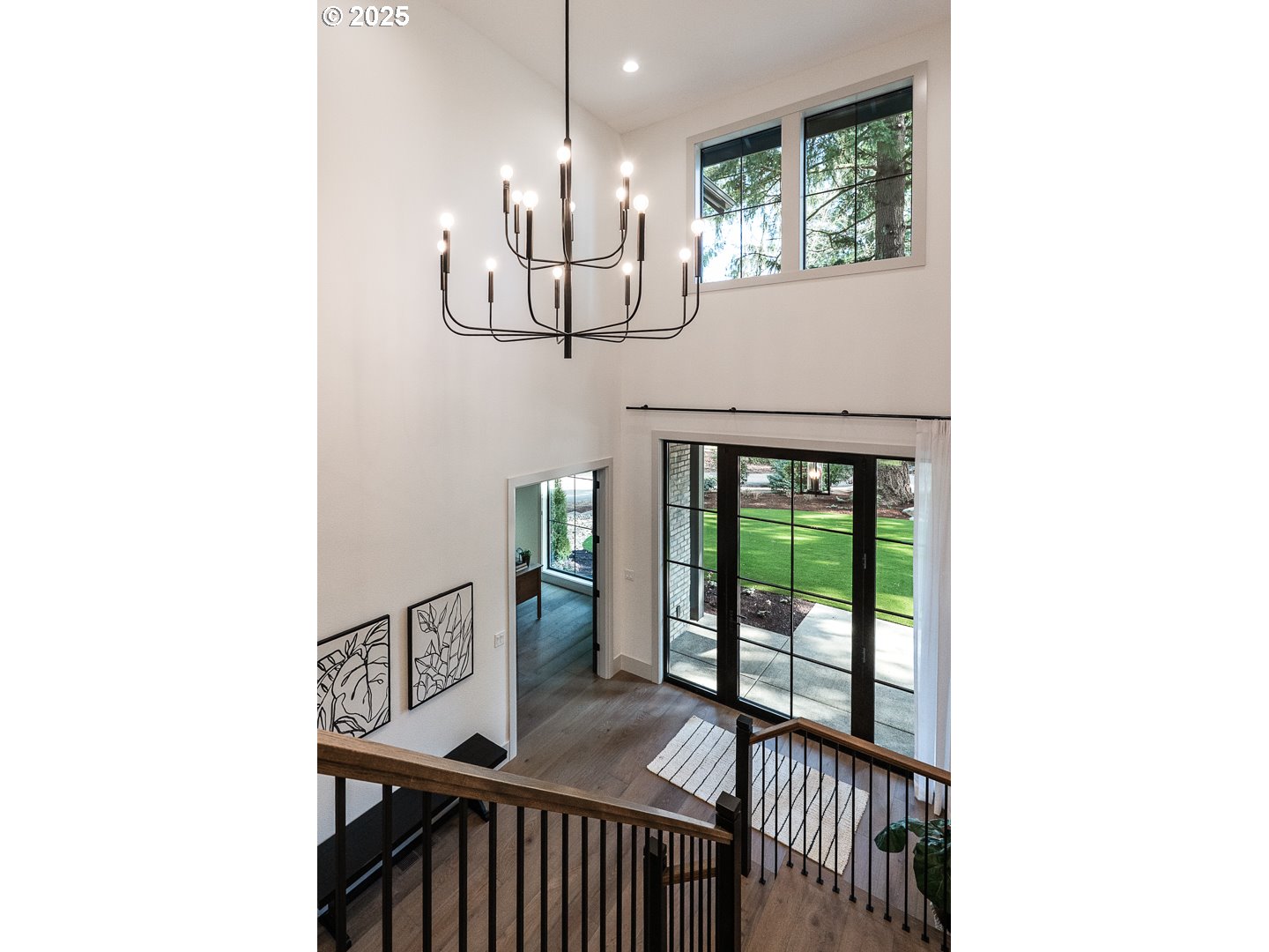 850 Southwest York Road Lake Oswego, OR 97034 - Photo 2 of 27 Entrance/Foyer