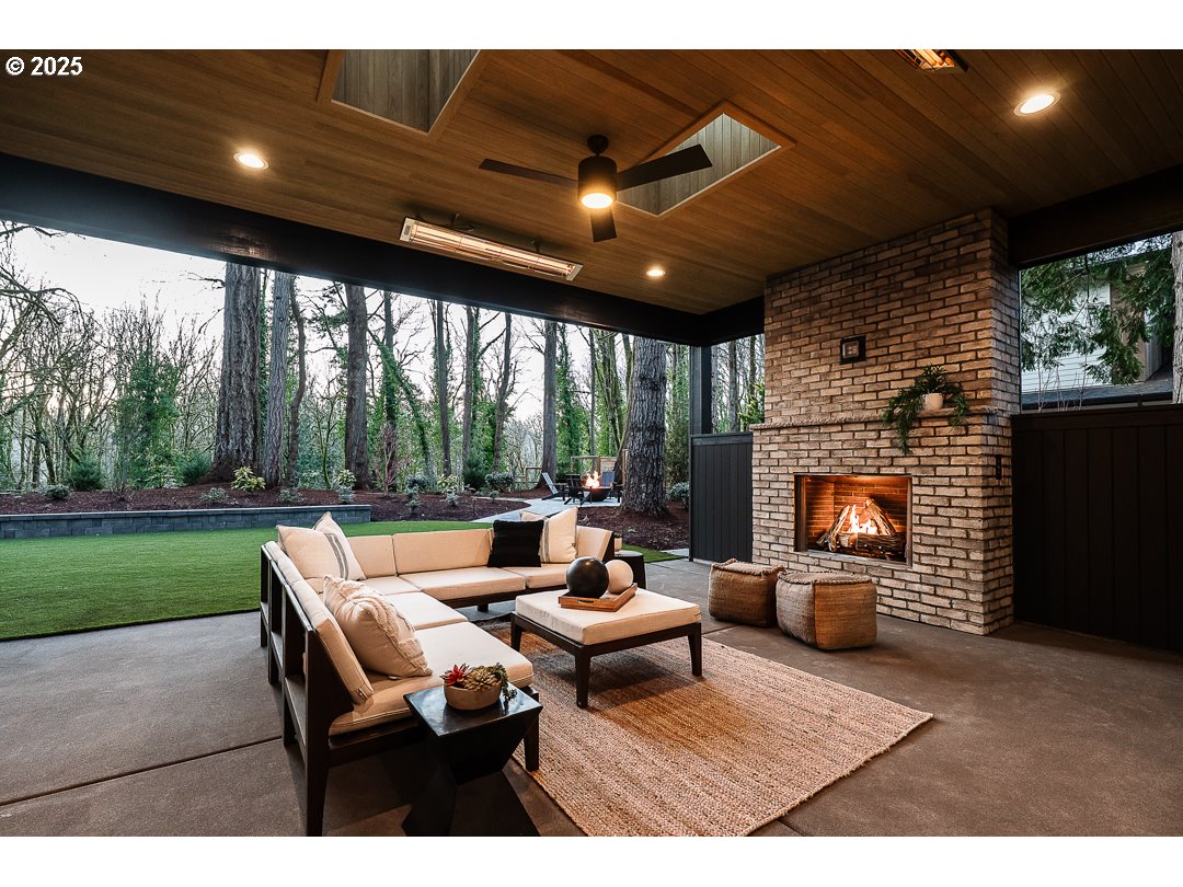 850 Southwest York Road Lake Oswego, OR 97034 - Photo 23 of 27 Covered Patio