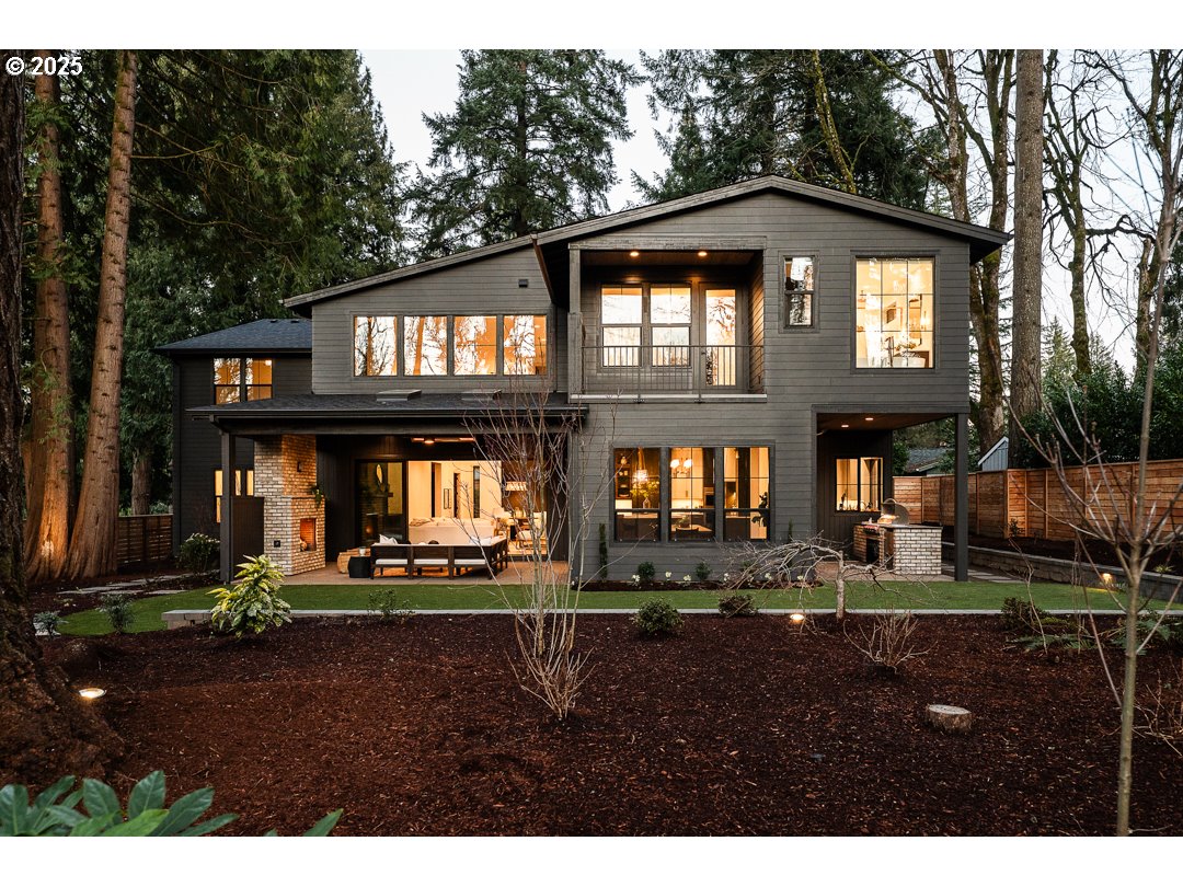 850 Southwest York Road Lake Oswego, OR 97034 - Photo 25 of 27 Backyard