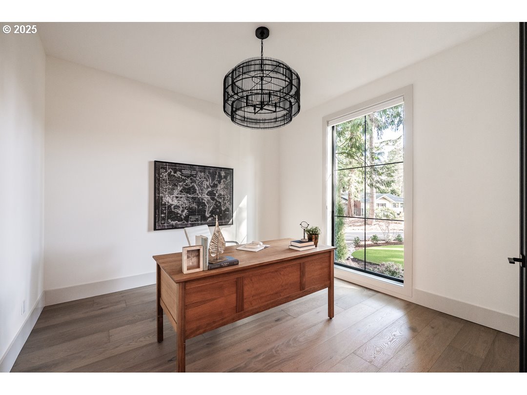 850 Southwest York Road Lake Oswego, OR 97034 - Photo 3 of 27 Den/Office