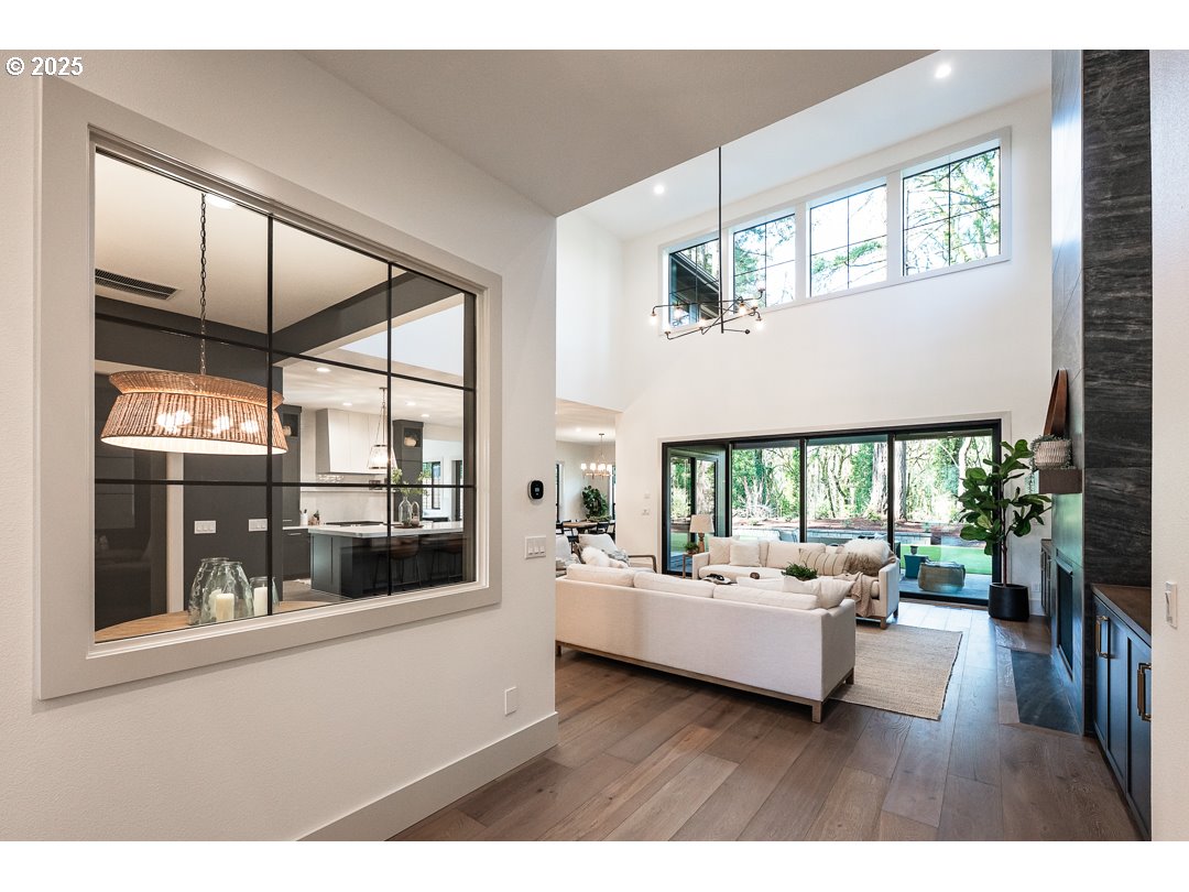 850 Southwest York Road Lake Oswego, OR 97034 - Photo 4 of 27 Great Room