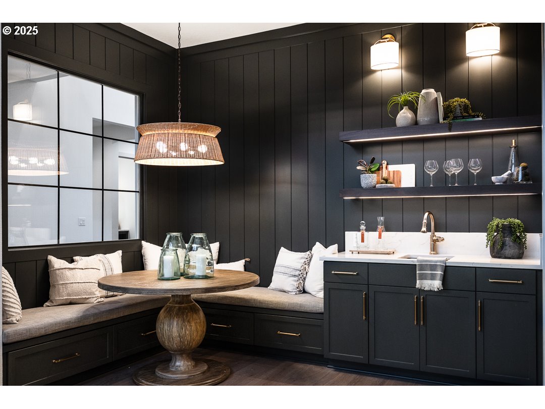 850 Southwest York Road Lake Oswego, OR 97034 - Photo 9 of 27 Wet Bar