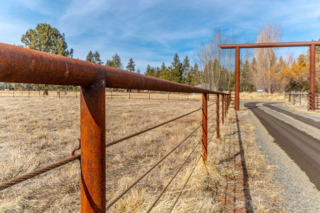 19435 Calico Road Bend, OR 97702 - Photo 62 of 73 RileyVisualsa-13