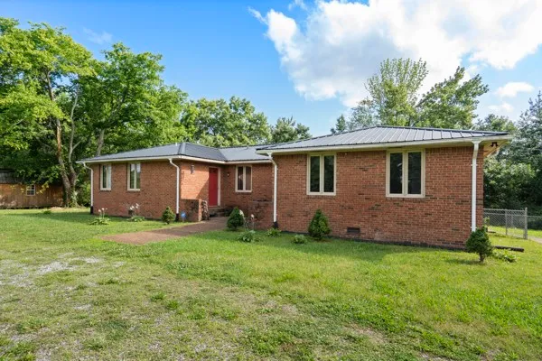 $349,900 | 384 Columbia Avenue, Centerville, TN 37033