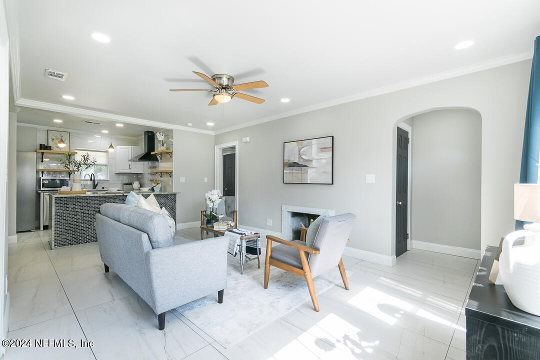 838 Old Hickory Road Jacksonville, FL 32207 - Photo 6 of 24 Living area