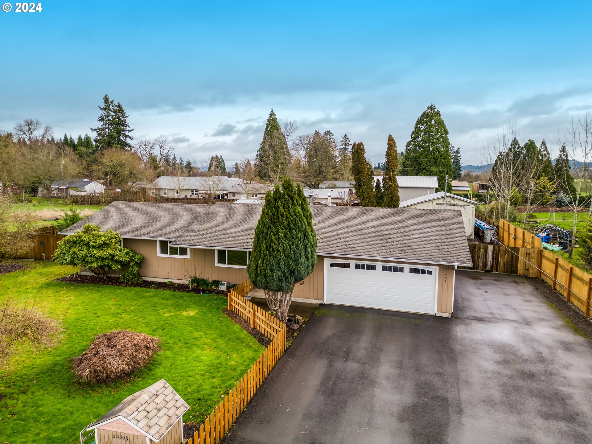 33509 Millview Way Lebanon, OR 97355 - Photo 2 of 38 Gallery Image 2