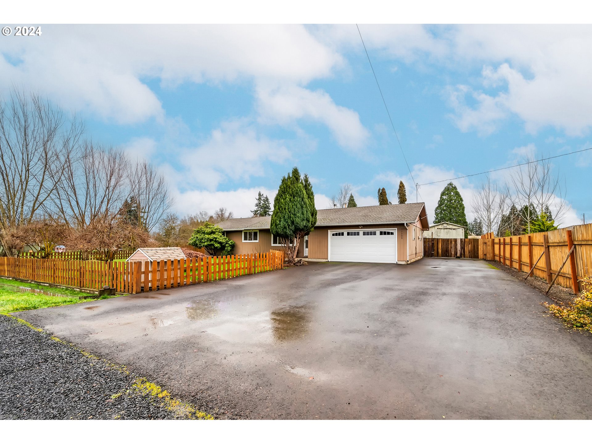 33509 Millview Way Lebanon, OR 97355 - Photo 3 of 38 Gallery Image 3