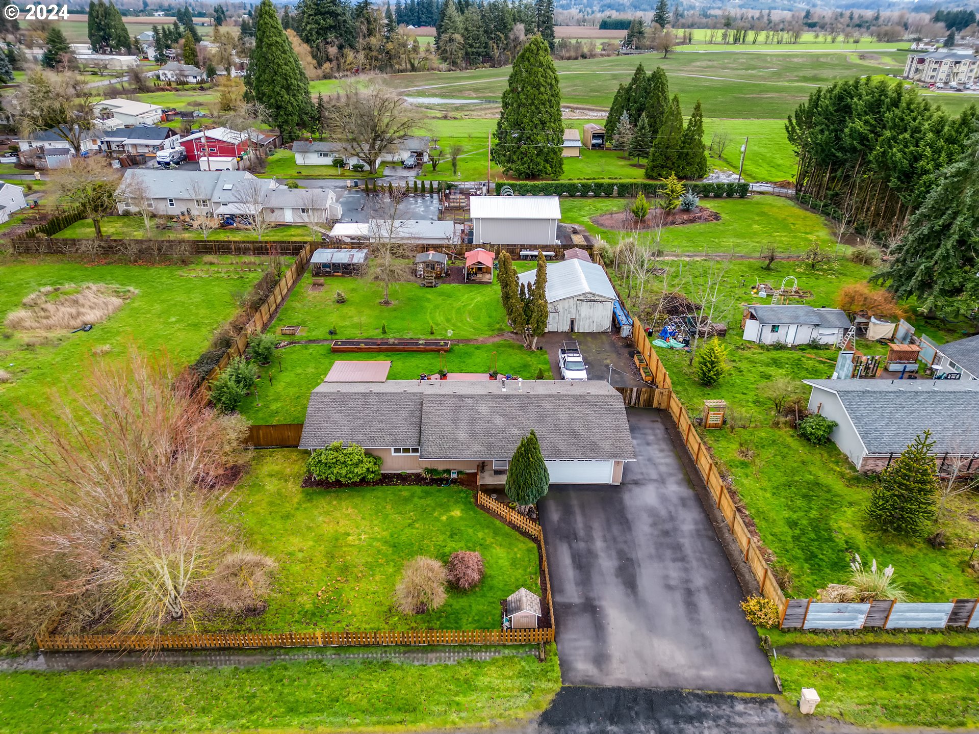 33509 Millview Way Lebanon, OR 97355 - Photo 5 of 38 Gallery Image 5