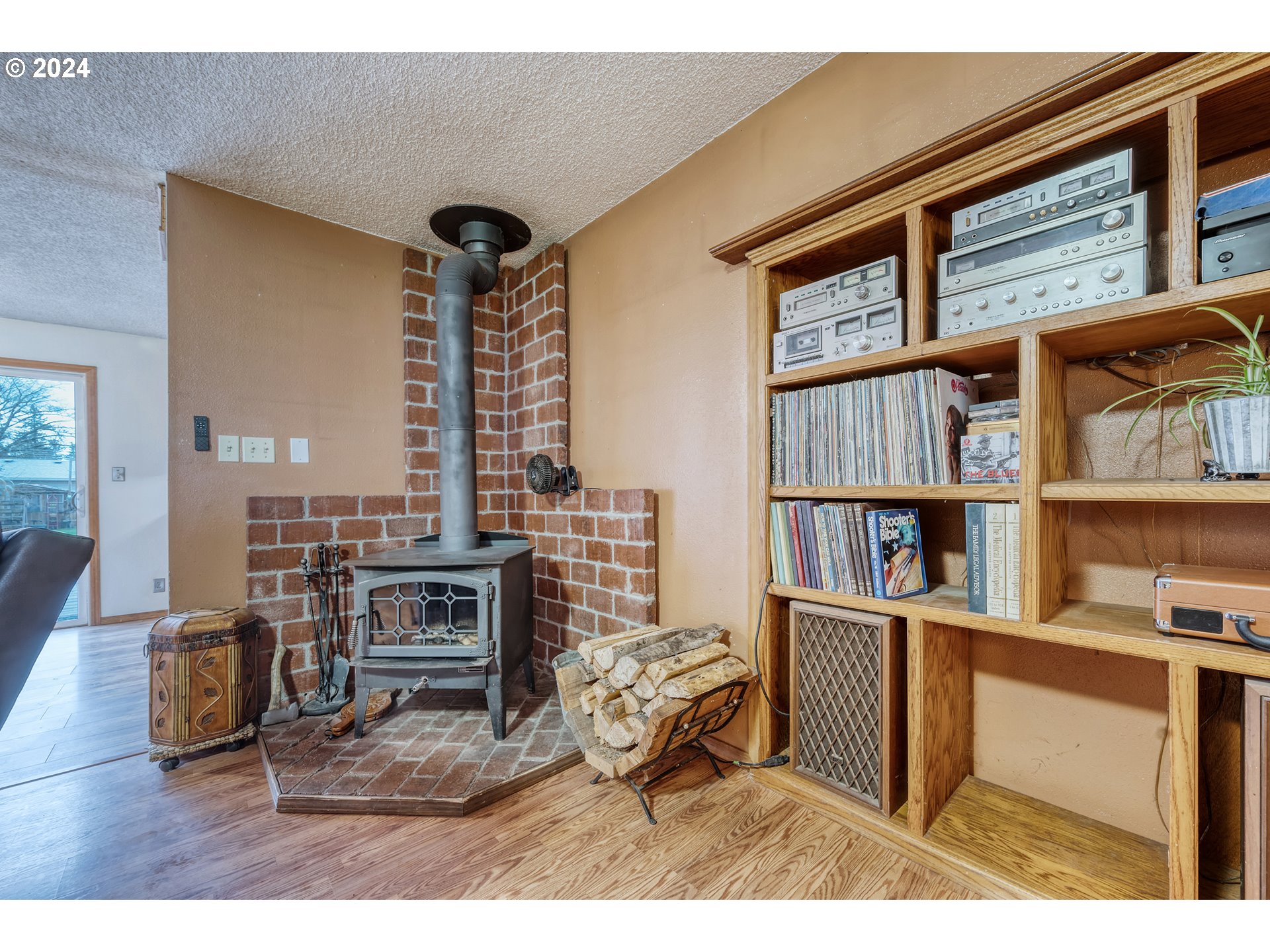 33509 Millview Way Lebanon, OR 97355 - Photo 10 of 38 Gallery Image 10