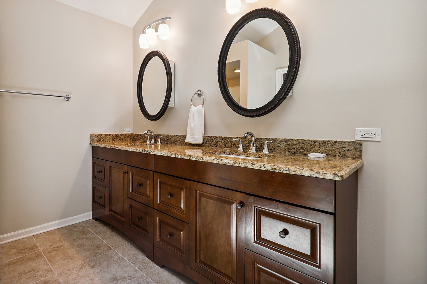 2330 Worthing Drive Naperville, IL 60565 - Photo 23 of 34