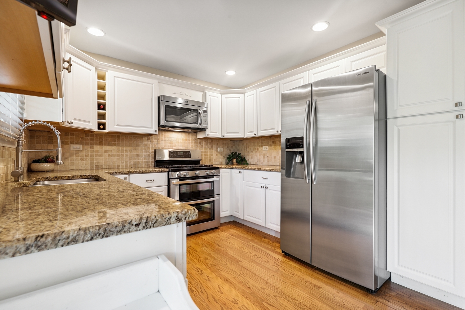 2330 Worthing Drive Naperville, IL 60565 - Photo 9 of 34