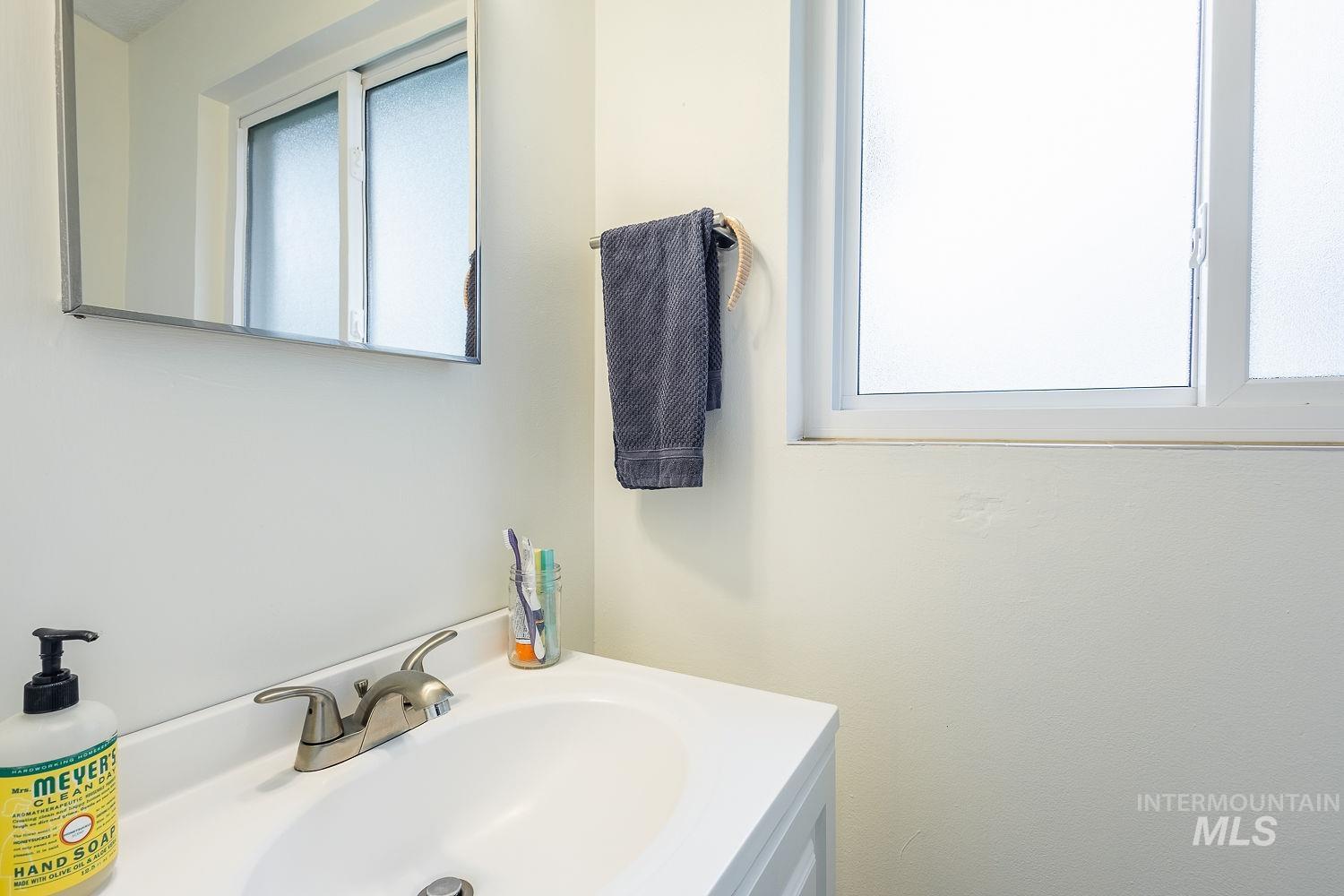 6403 Colonial Drive Boise, ID 83709 - Photo 30 of 42 Bathroom with vanity