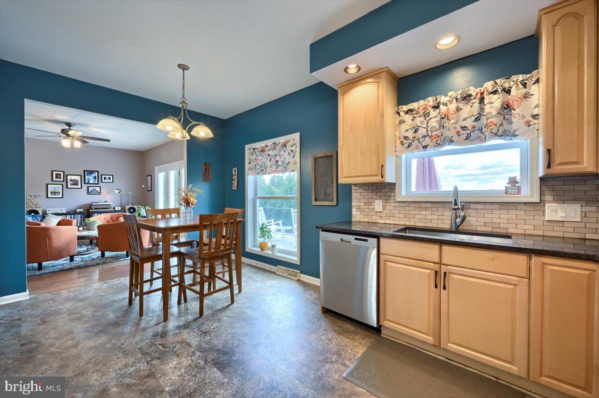 207 Hemlock Road New Cumberland, PA 17070 - Photo 13 of 51 City and mountain views from every window!