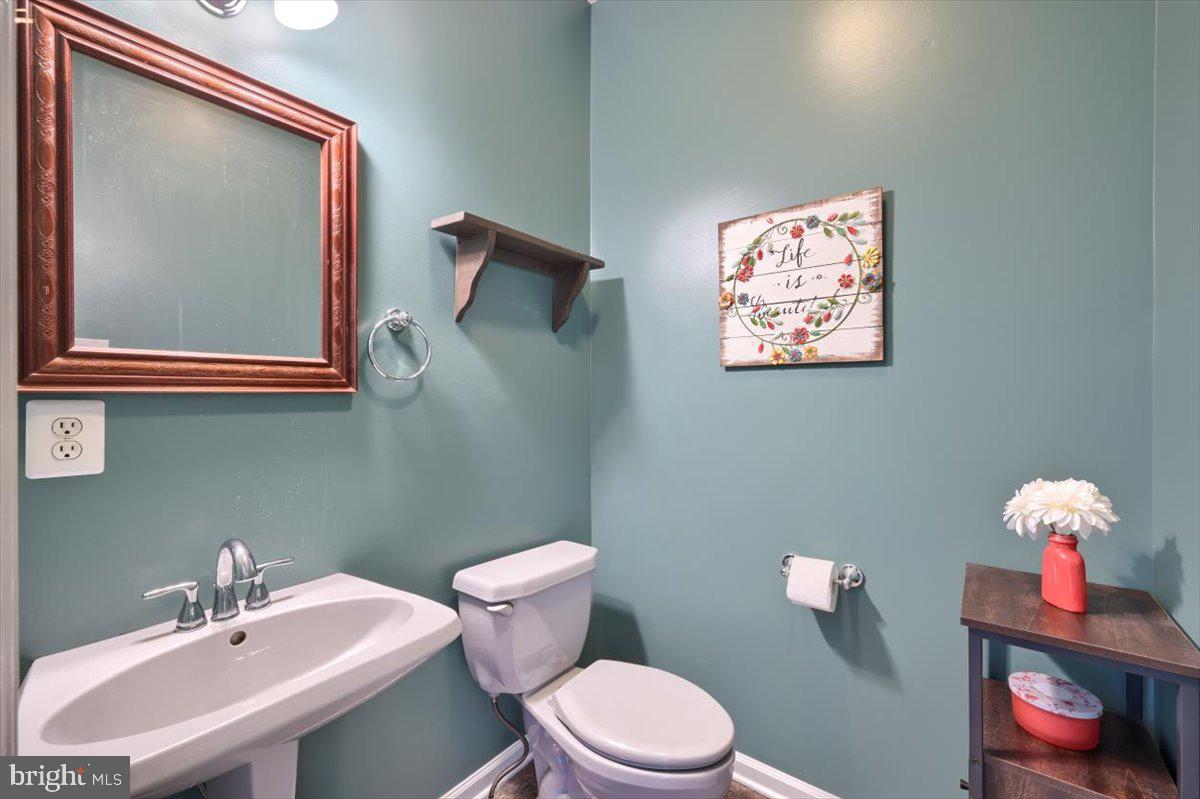 207 Hemlock Road New Cumberland, PA 17070 - Photo 22 of 51 Main level powder room.