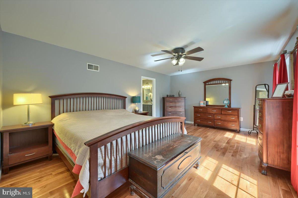 207 Hemlock Road New Cumberland, PA 17070 - Photo 26 of 51 Owner's suite with private bath.