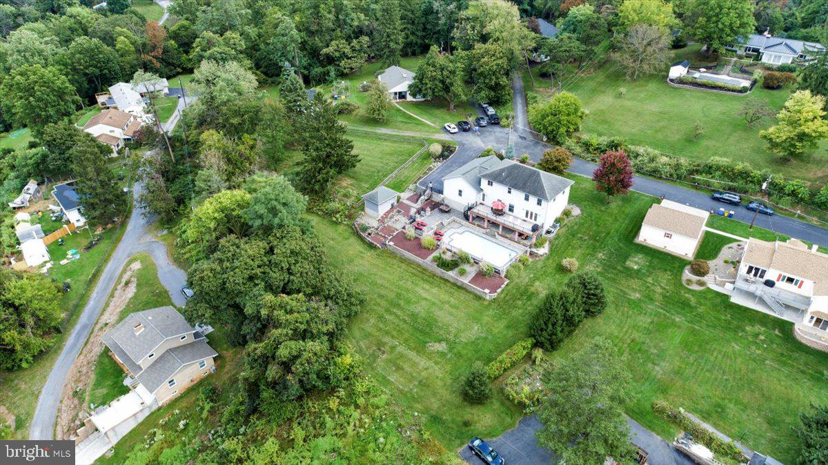 207 Hemlock Road New Cumberland, PA 17070 - Photo 43 of 51 Plenty of grassy area to play!