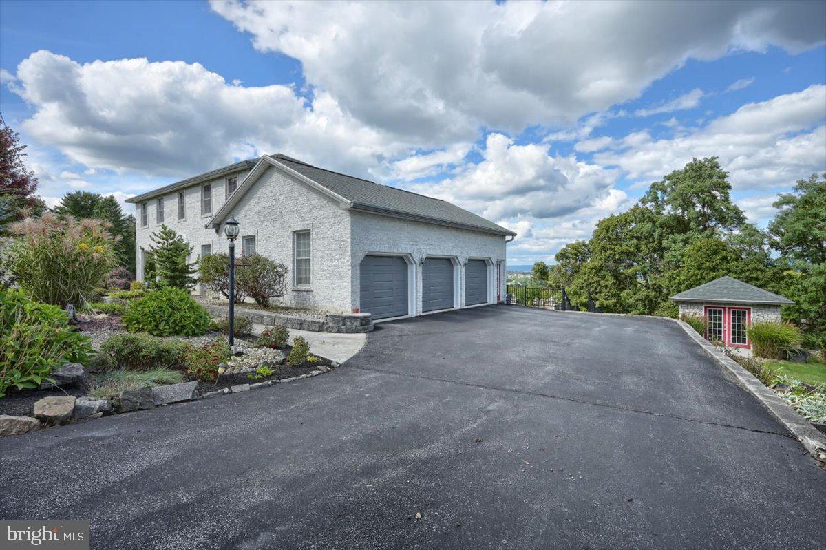 207 Hemlock Road New Cumberland, PA 17070 - Photo 5 of 51 Oversized side load, 3 bay garage.
