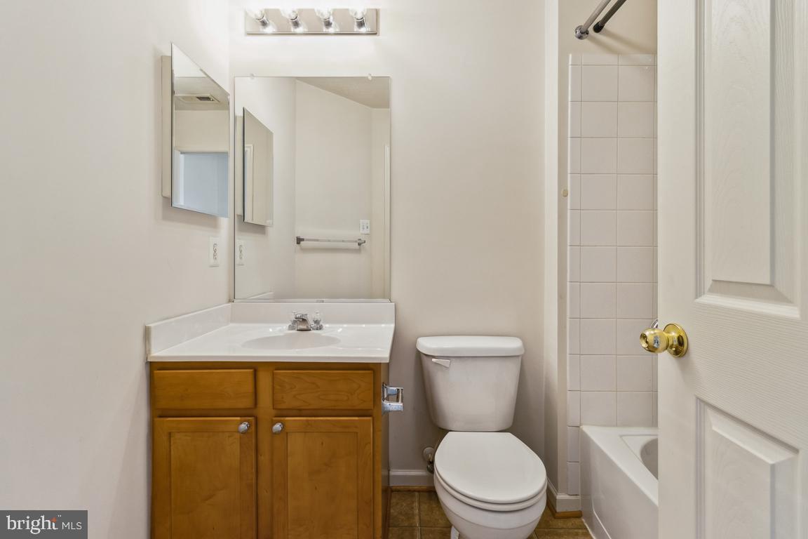 931 Tipton Road Middle River, MD 21220 - Photo 33 of 54 Hallway Full bathroom
