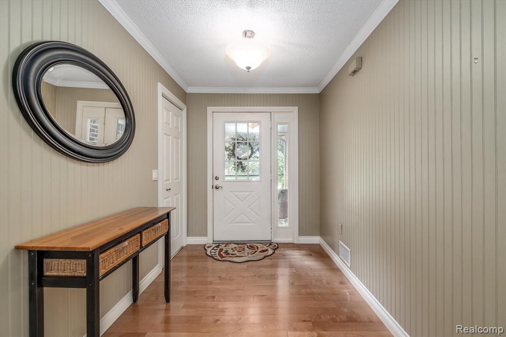 719 Ten Point Drive Rochester Hills, MI 48309 - Photo 10 of 43