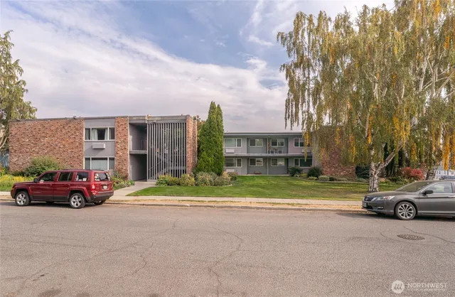 $199,000 | 201 Pennsylvania Avenue, Unit 4, Wenatchee, WA 98801