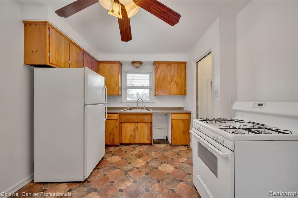 14615 Stephens Eastpointe, MI 48021 - Photo 10 of 25 Gallery Image 10