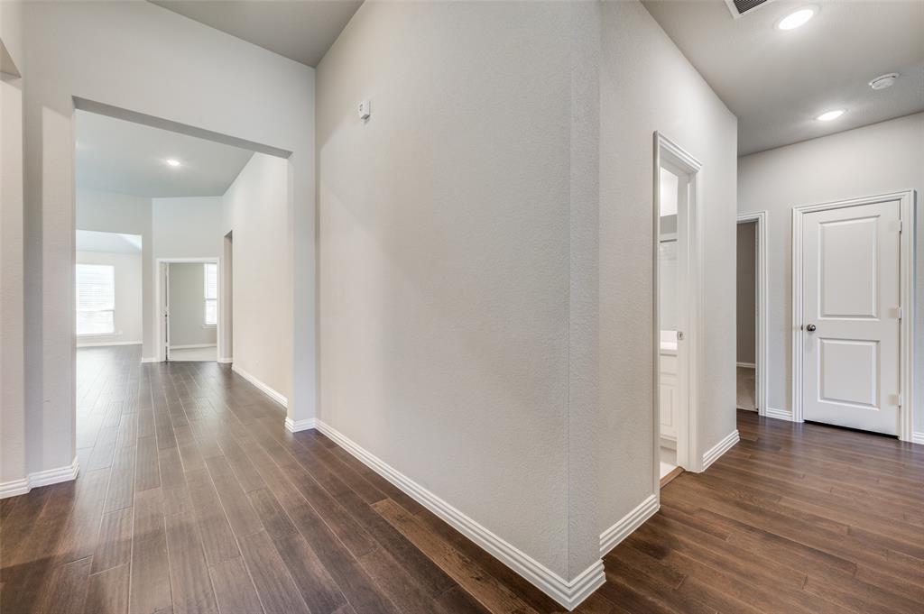 4720 Bonfire Way Little Elm, TX 76227 - Photo 3 of 34