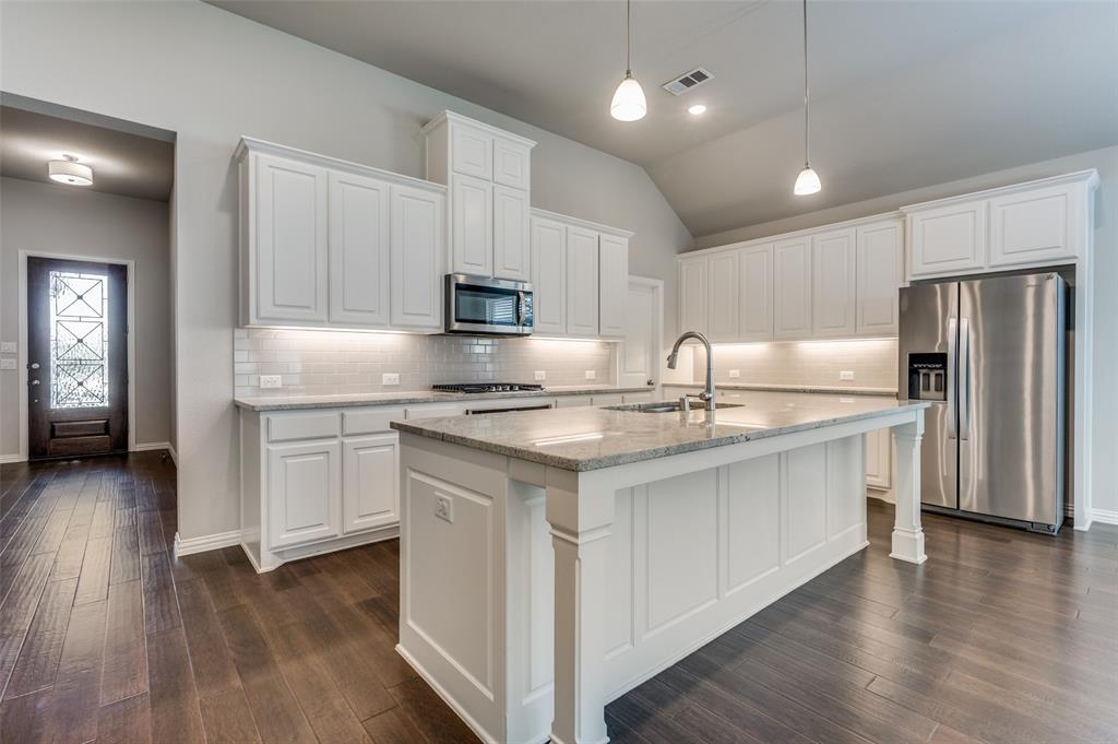 4720 Bonfire Way Little Elm, TX 76227 - Photo 9 of 34