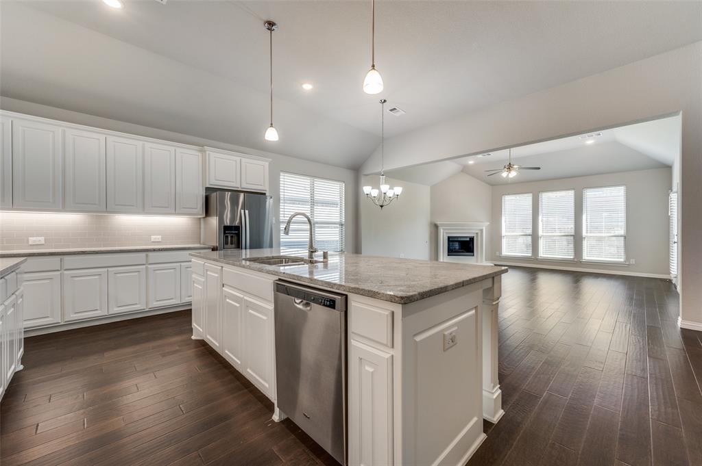 4720 Bonfire Way Little Elm, TX 76227 - Photo 10 of 34