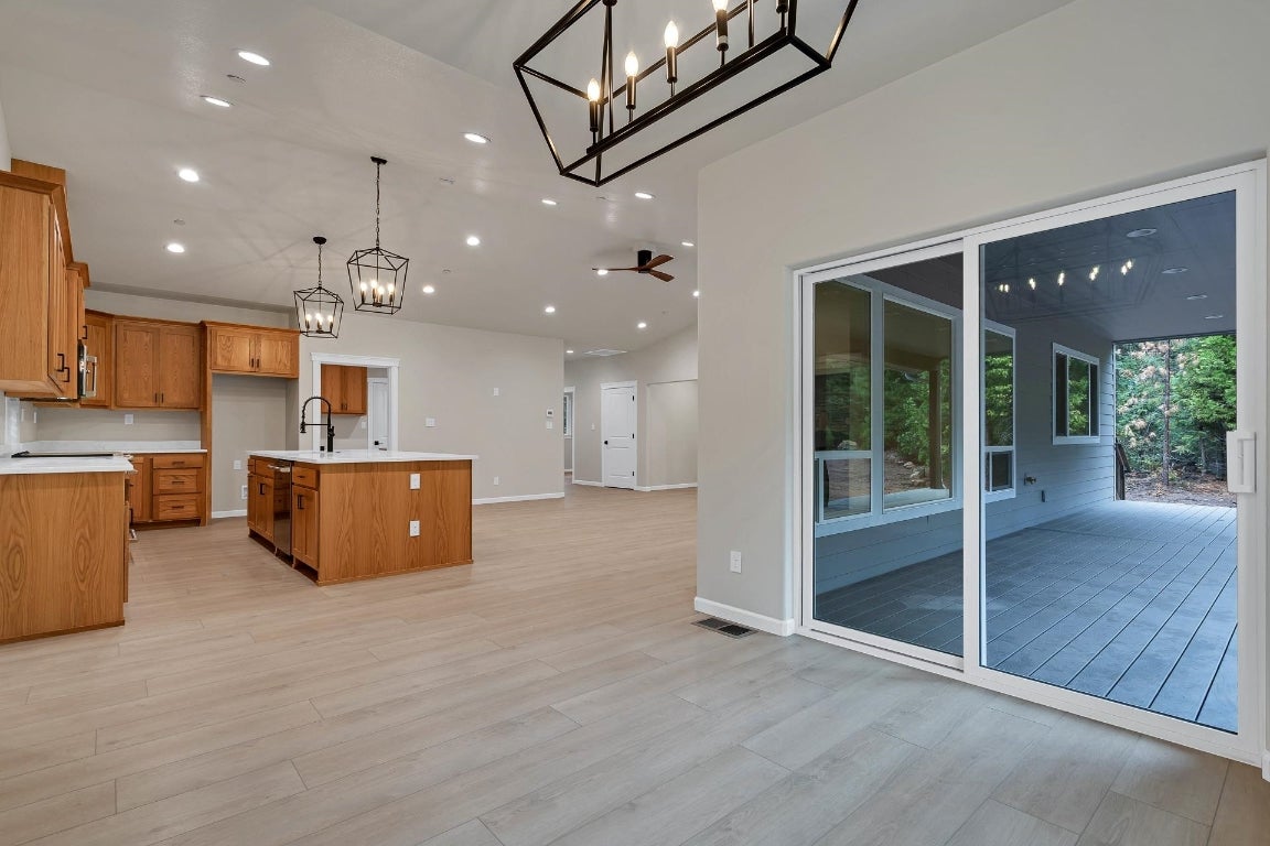 457 Skyview Road Mount Shasta, CA 96067 - Photo 16 of 44 Gallery Image 16