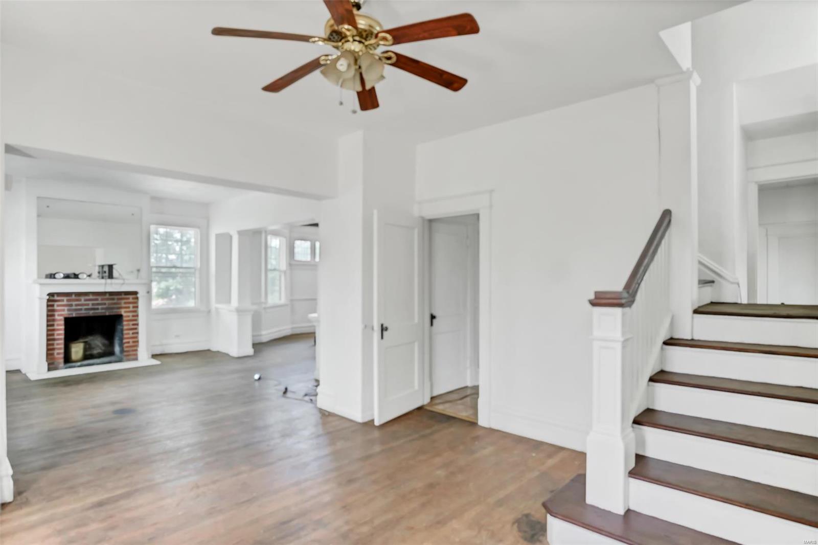 121 Woodstock Road St. Louis, MO 63135 - Photo 3 of 31 Gallery Image 3