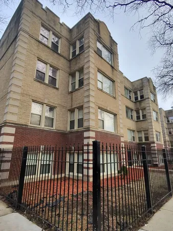 $300,000 | 3923 West Ainslie Street, Unit 1E, Chicago, IL 60625