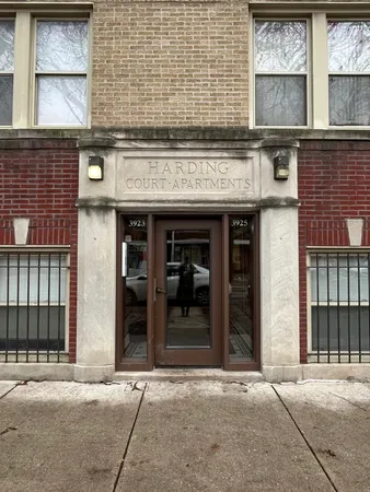 $300,000 | 3923 West Ainslie Street, Unit 1E, Chicago, IL 60625