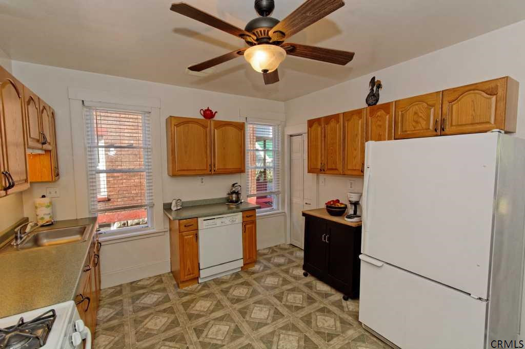 28 Hawk Street Schenectady, NY 12307 - Photo 8 of 25 Photo 8