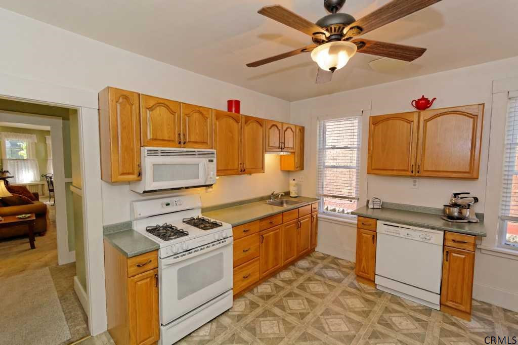 28 Hawk Street Schenectady, NY 12307 - Photo 9 of 25 Photo 9