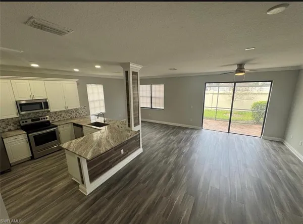 $2,700 | 7614 Bristol Circle, Naples, FL 34120