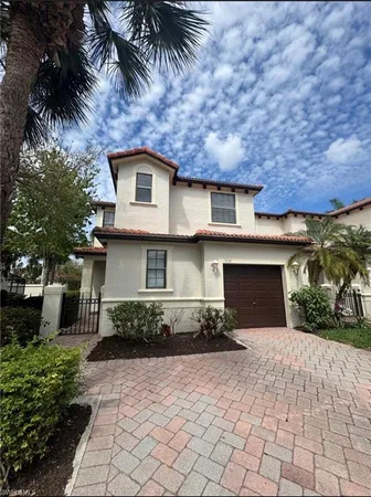 $2,700 | 7614 Bristol Circle, Naples, FL 34120