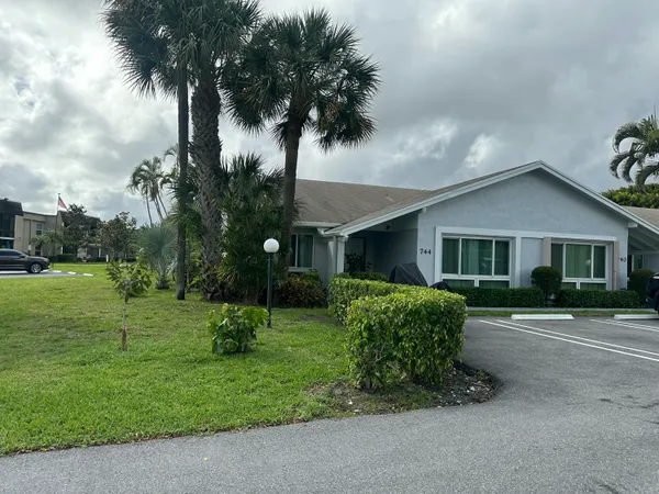 $280,000 | 744 Lago Road, Delray Beach, FL 33445