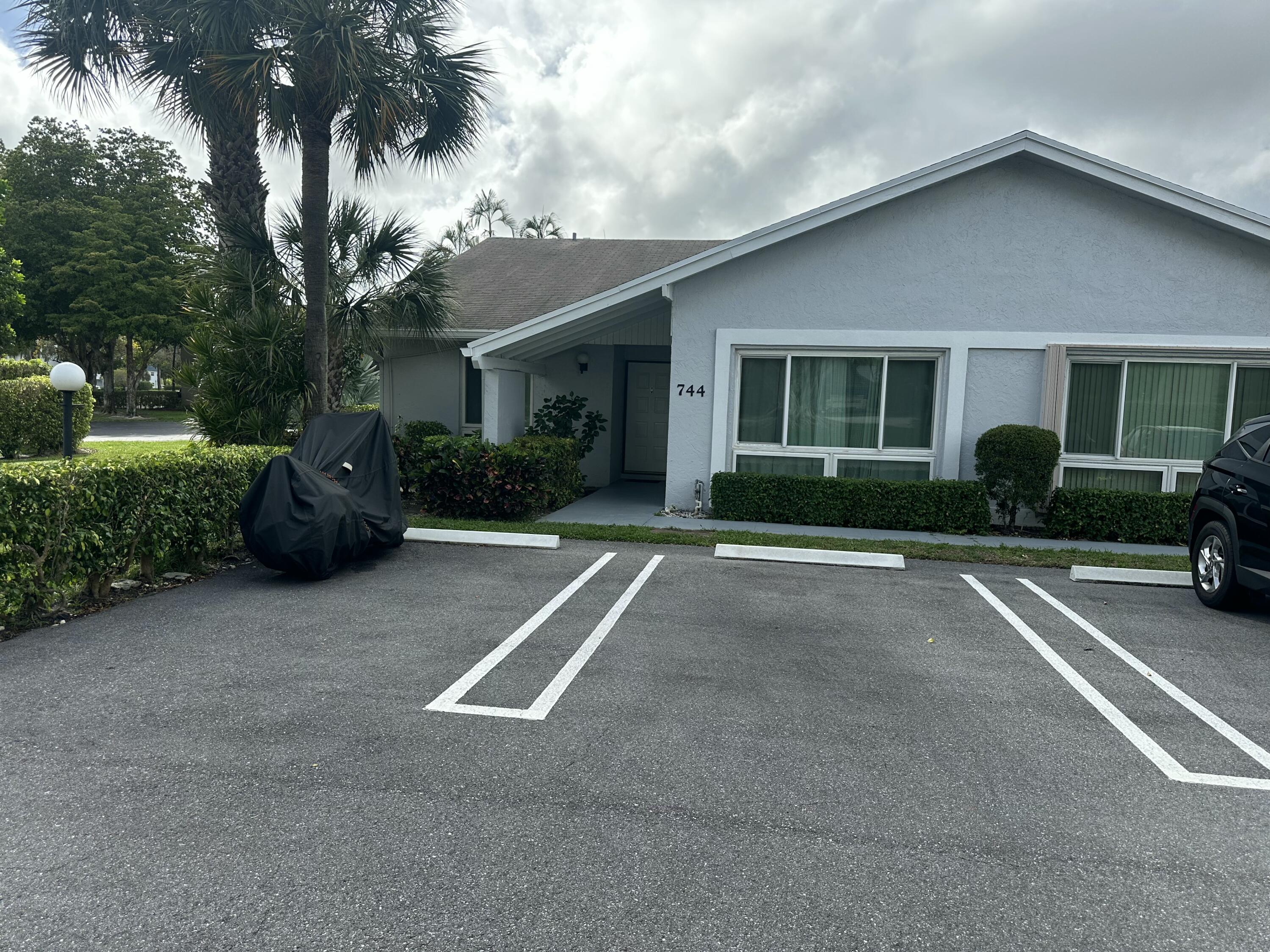 744 Lago Road Delray Beach, FL 33445 - Photo 2 of 25 IMG_5029