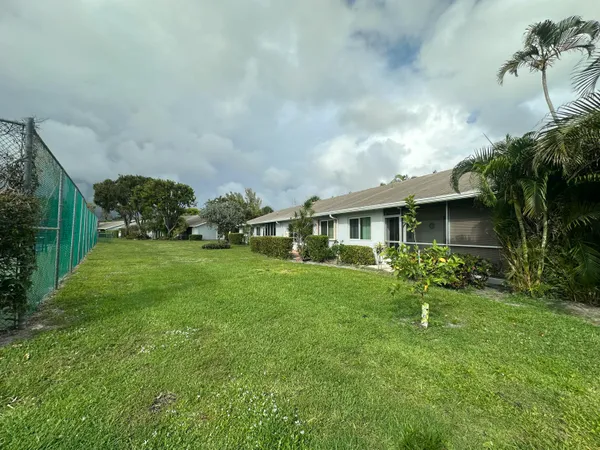 $280,000 | 744 Lago Road, Delray Beach, FL 33445
