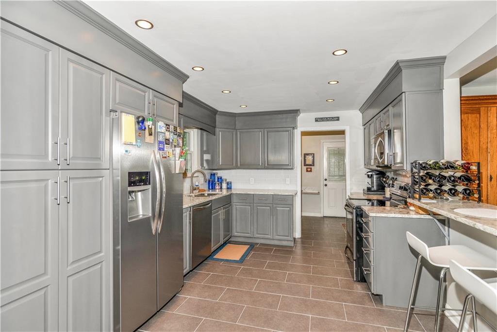 7034 Spring Mill Road Indianapolis, IN 46260 - Photo 3 of 29 Gallery Image 3