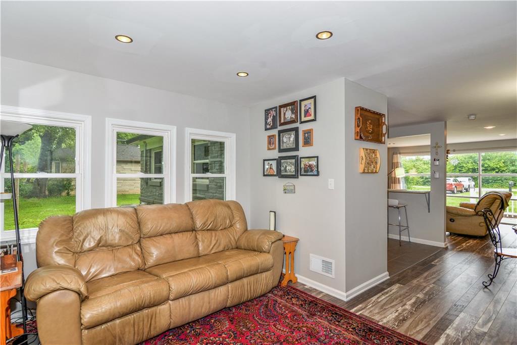 7034 Spring Mill Road Indianapolis, IN 46260 - Photo 27 of 29 Gallery Image 27