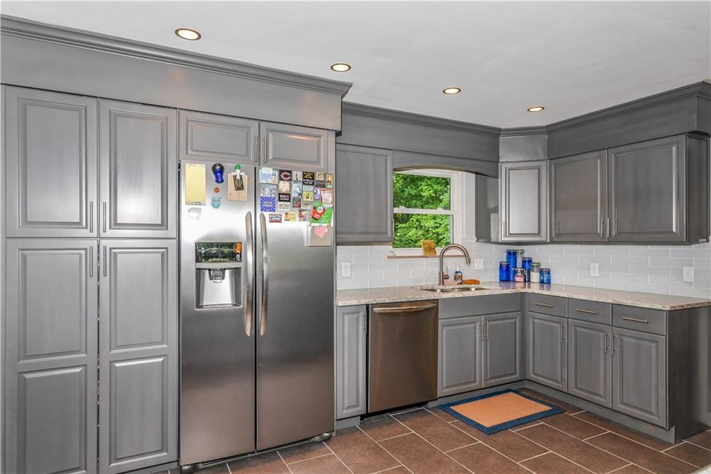 7034 Spring Mill Road Indianapolis, IN 46260 - Photo 4 of 29 Gallery Image 4