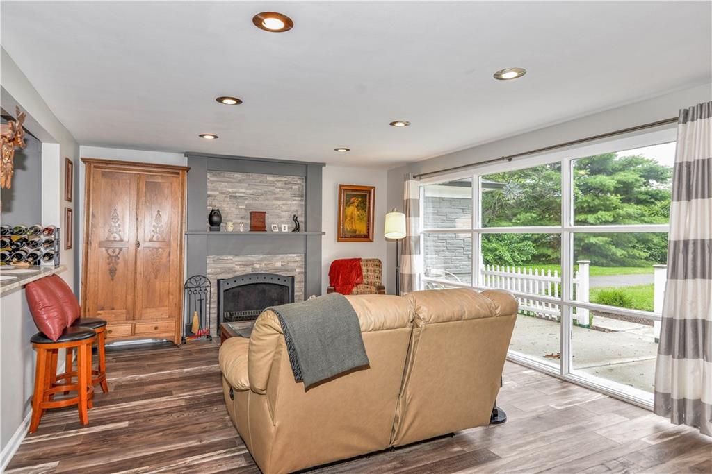 7034 Spring Mill Road Indianapolis, IN 46260 - Photo 7 of 29 Gallery Image 7