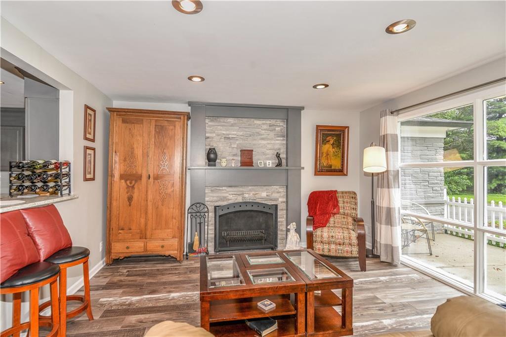 7034 Spring Mill Road Indianapolis, IN 46260 - Photo 8 of 29 Gallery Image 8
